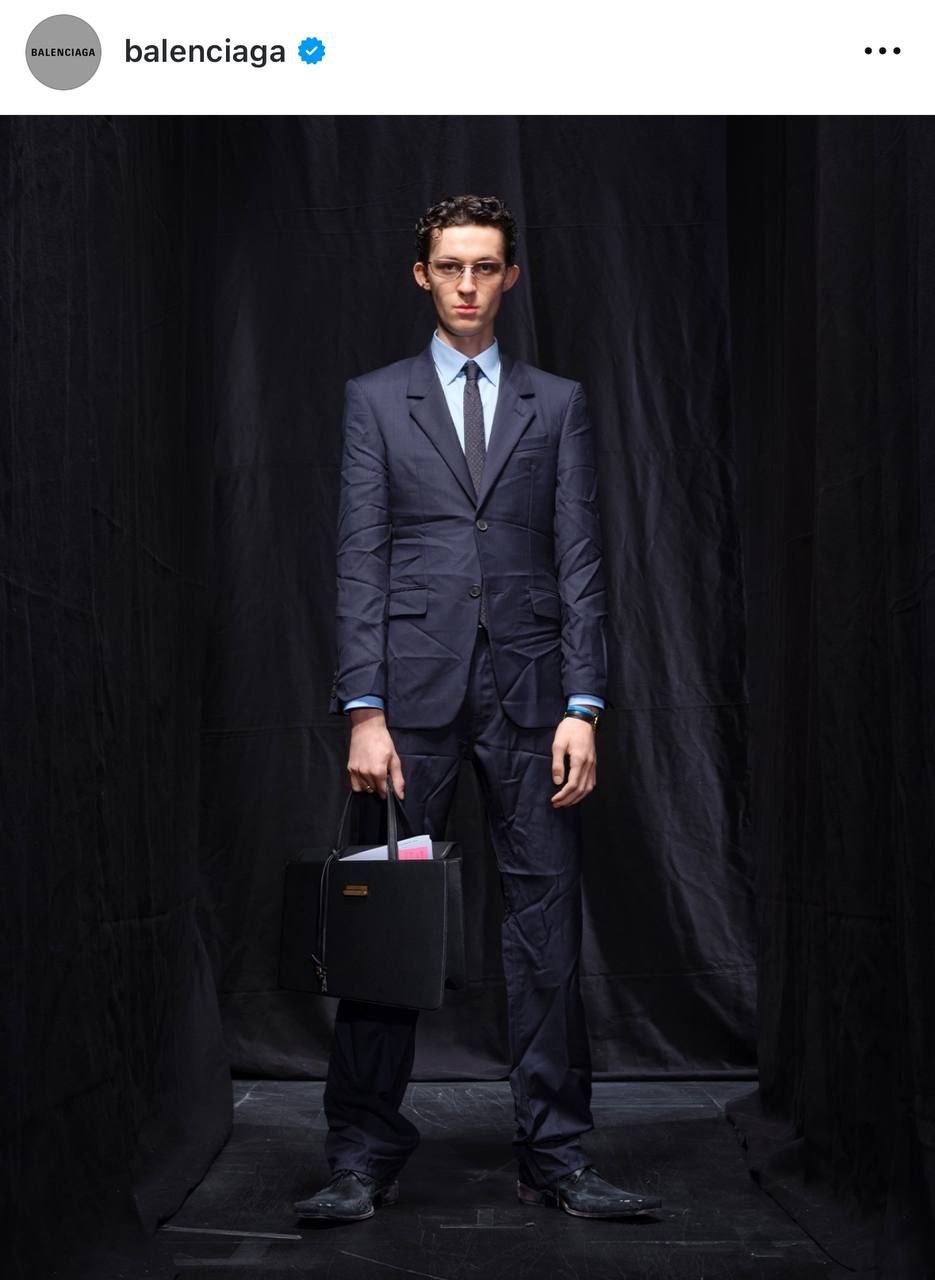 Изображение к новости: Balenciaga вновь продвигают моду, к которой очень…