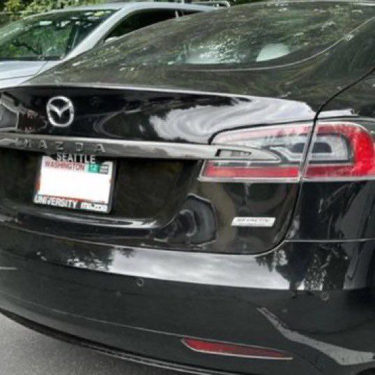 Изображение к новости: Машины Tesla проводят ребрендинг: владельцы массо…