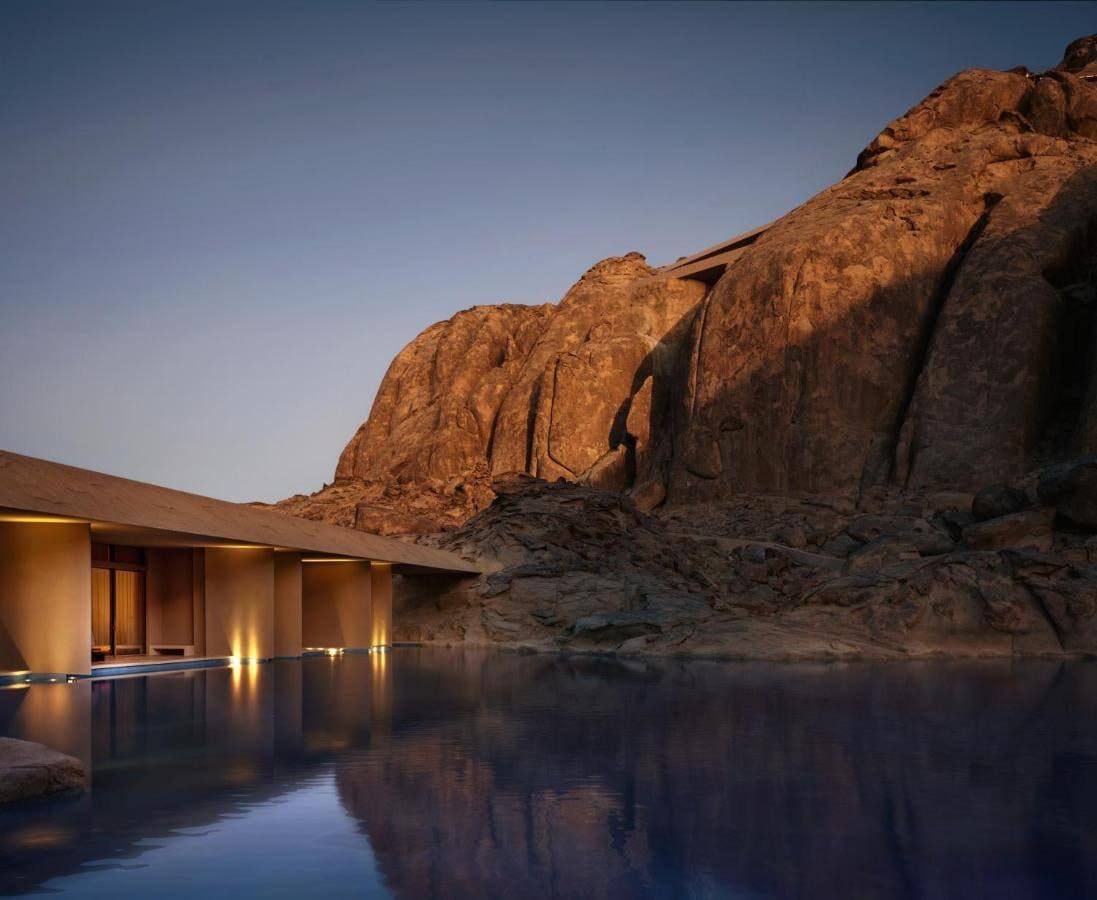 Дополнительное изображение к новости: Кадры из отеля Desert Rock Resort в Саудовской Ар…