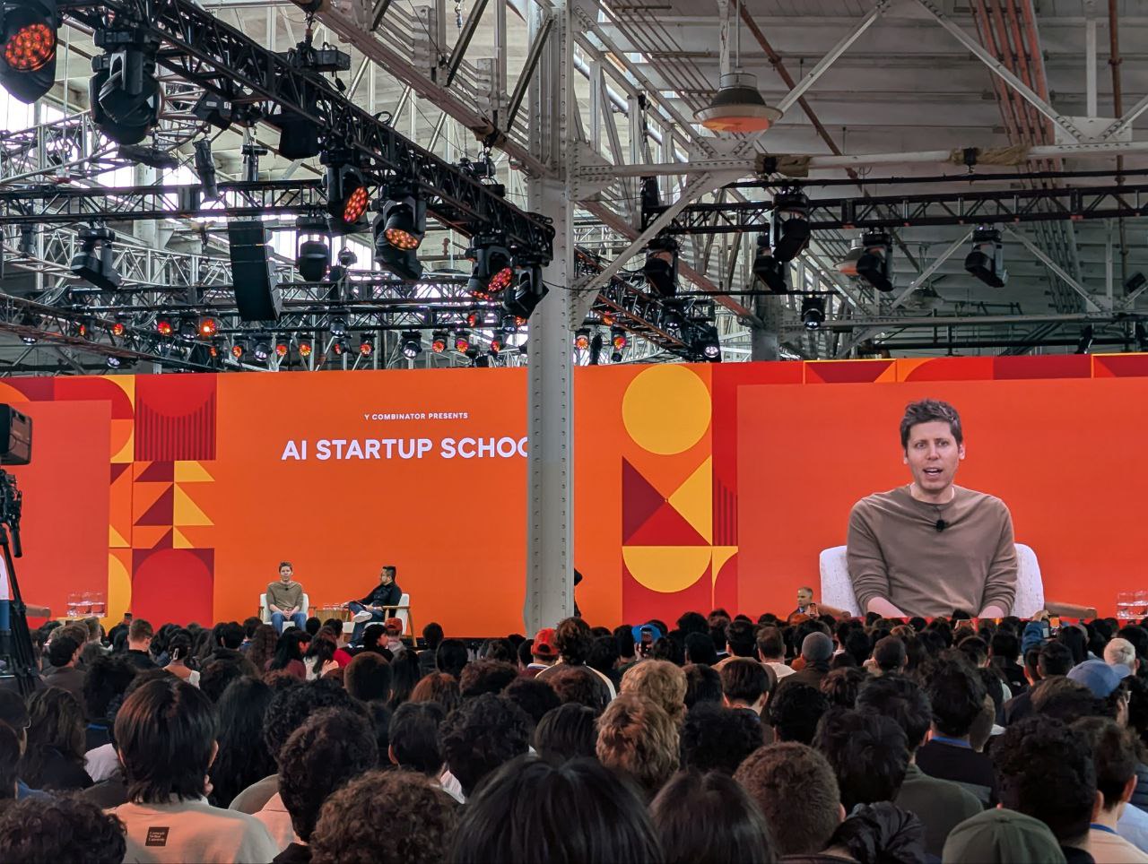 Изображение к новости: Тут на YC AI Startup School уже выступили CEO Ope…