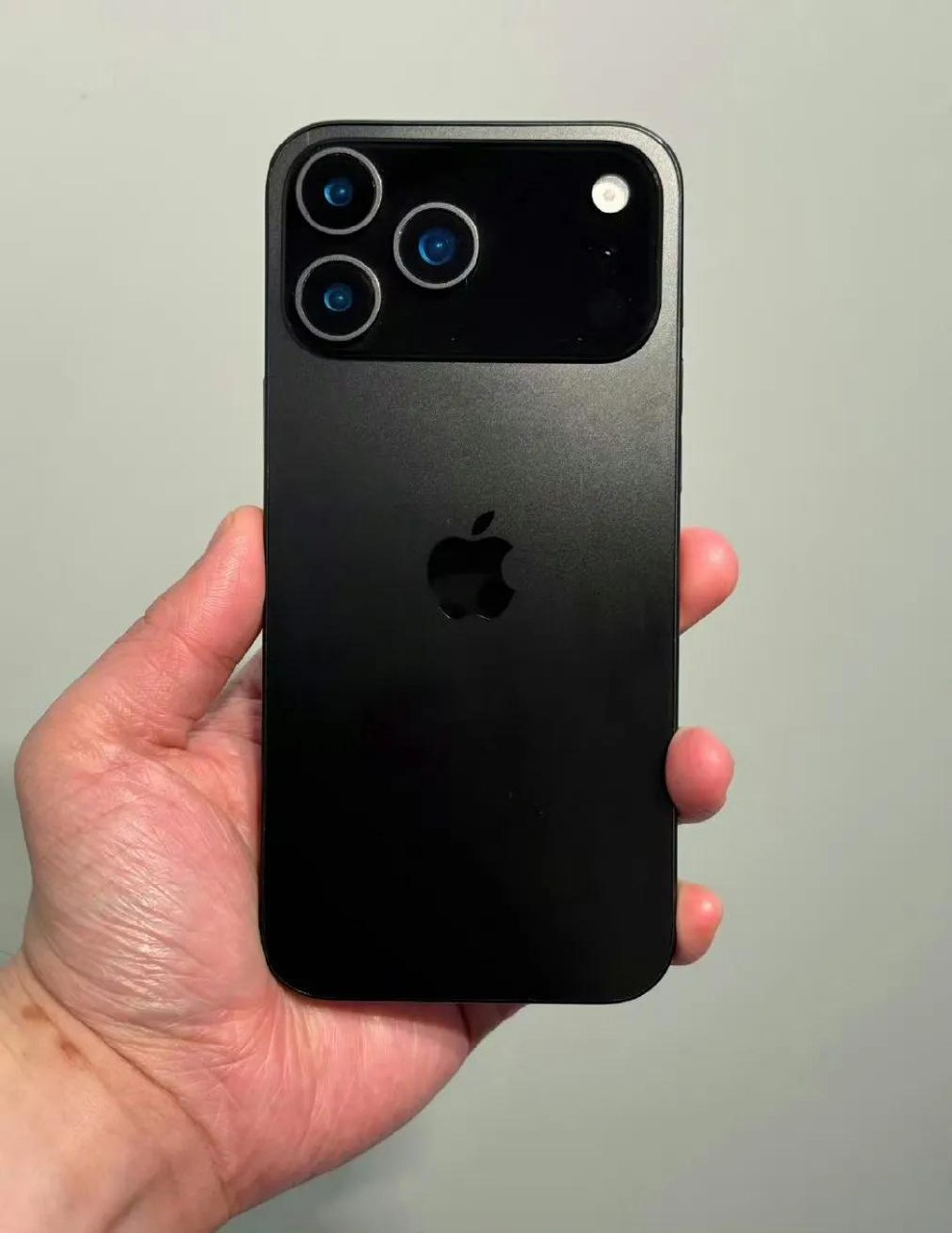 Изображение к новости: iPhone 17 Pro — новые рендеры засветили обновлённ…