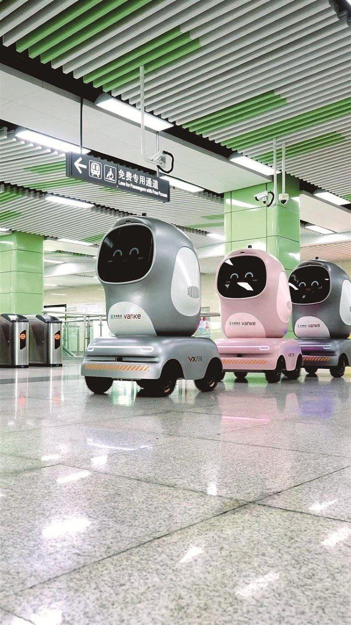 Дополнительное изображение к новости: 🤖 В Китае роботы уже катаются в метро.
В Шэньчжэ…